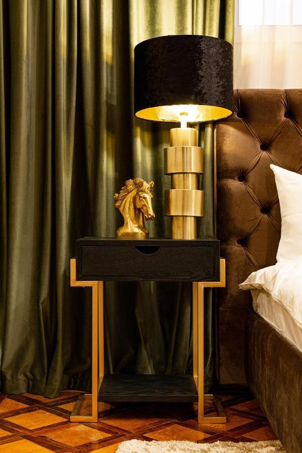 Qult - The Renaissance Affair Apartment Bukares Bagian luar foto