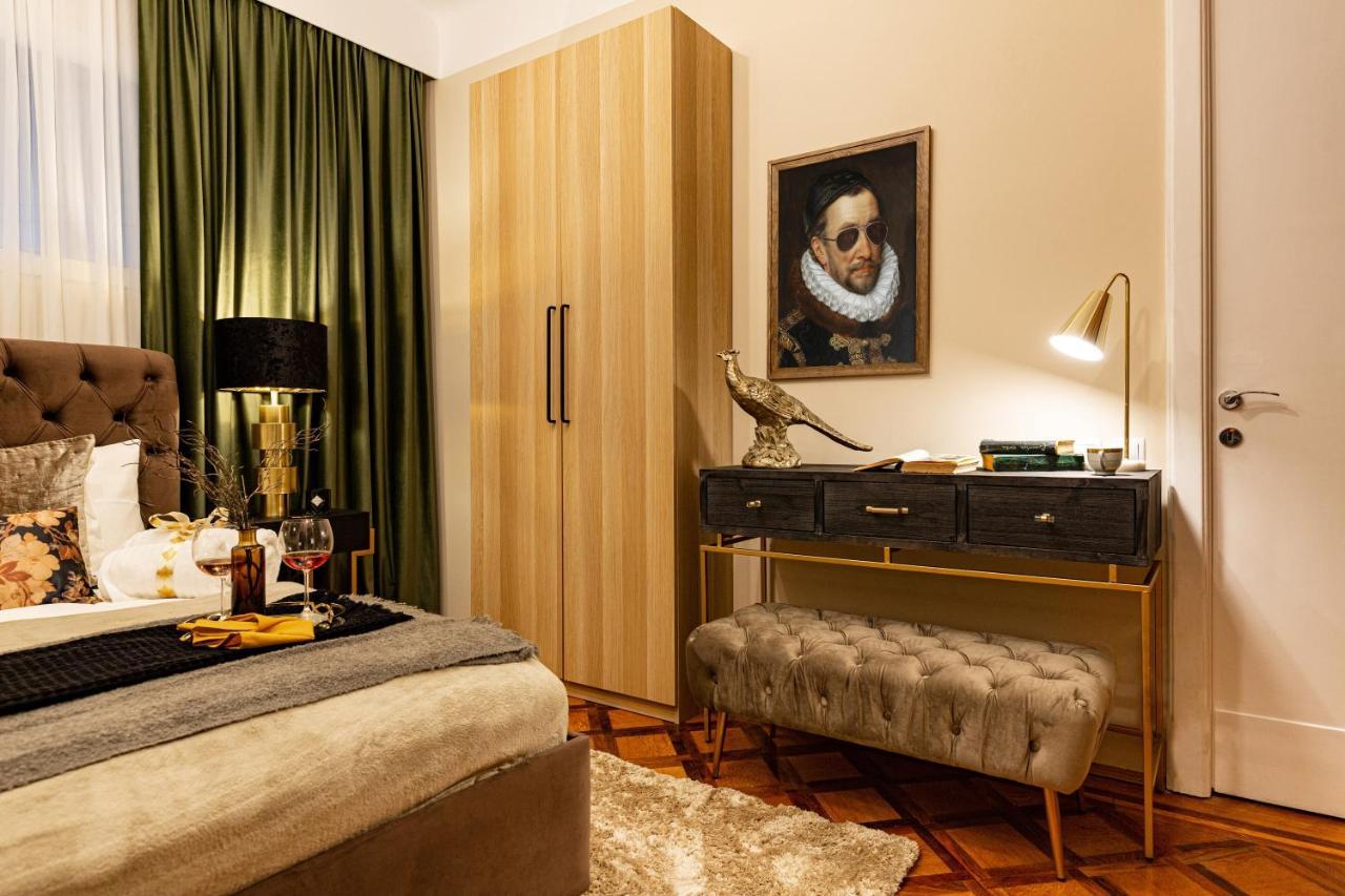 Qult - The Renaissance Affair Apartment Bukares Bagian luar foto