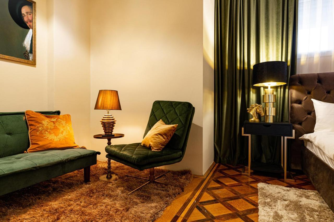 Qult - The Renaissance Affair Apartment Bukares Bagian luar foto