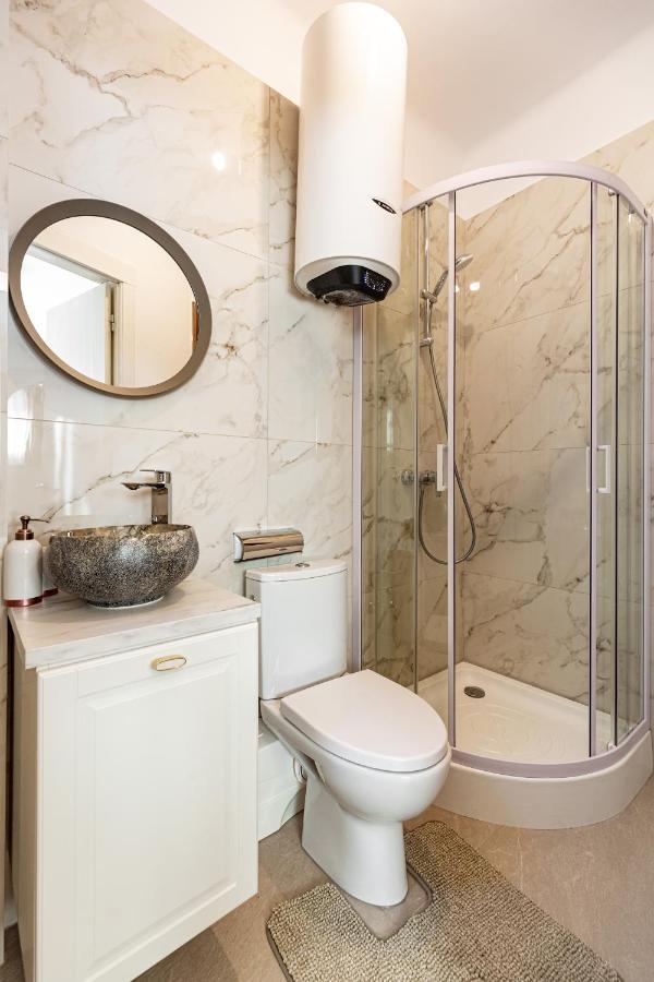 Qult - The Renaissance Affair Apartment Bukares Bagian luar foto