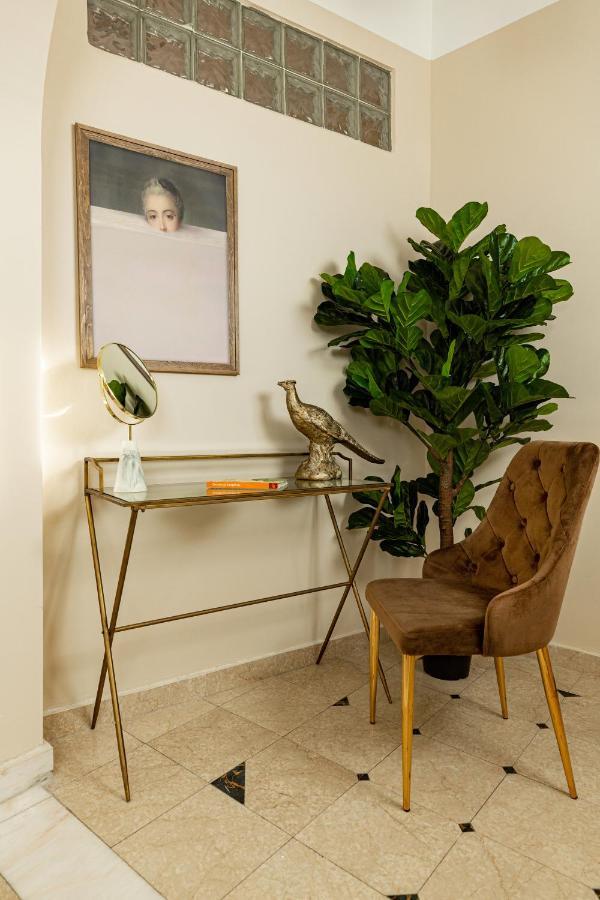 Qult - The Renaissance Affair Apartment Bukares Bagian luar foto